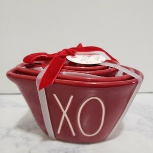 NEW Rae Dunn XO measuring cups set of 4 brand NEW with tag